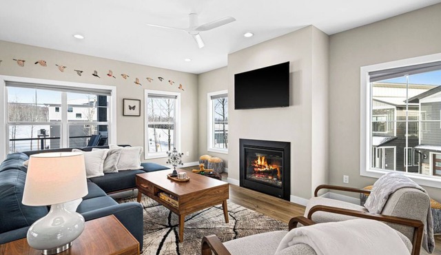RiverWest White Pine- Hot Tub - Sauna- Dog Friendly