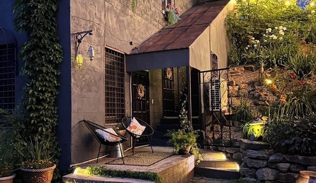 Romantic Copper ROOM at historic 123 S Washington