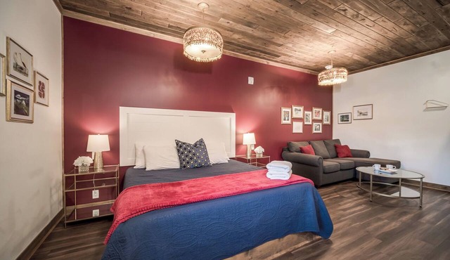 Romantic Escape | Cozy Fire | Coffee & Dining