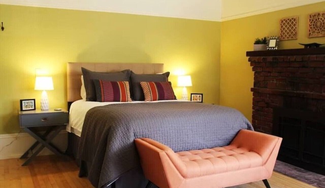 Roomy Studio Walkable to UC Berkeley w/parking