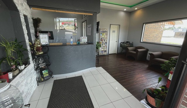 Royal Inn & Suites