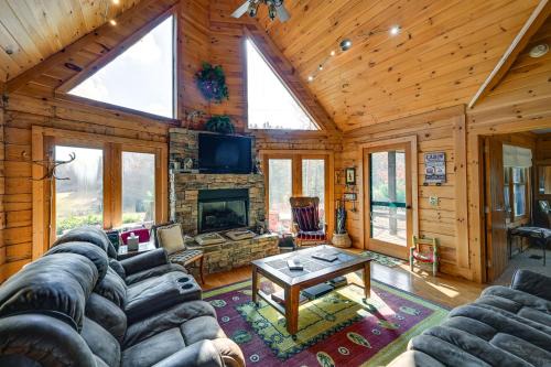 Rustic Fancy Gap Cabin w/Blue Ridge Parkway Views