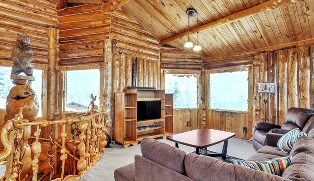Rustic Retreat With Stunning Mountain Views 3 Bedroom Home