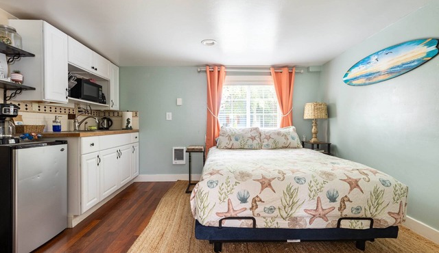 Sandpiper Cottage - A Eclectic Beach Theme -Kitchenette