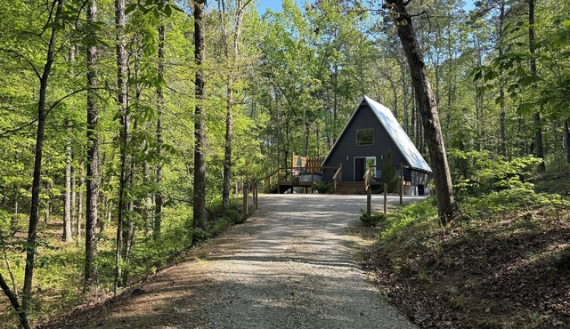 Secluded A-Frame w/hot tub-Near Pristine Lake Ouachita and Hot Springs