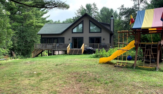 Secluded Wisconsin River retreat: ice fishing, hunting, cross-country skiing