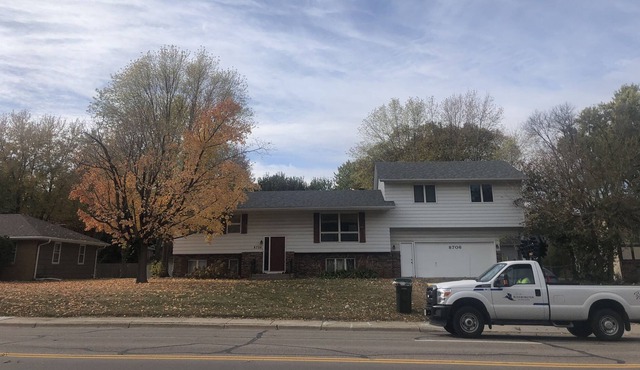 Separate studio with entrance pet friendly close airport mall of America