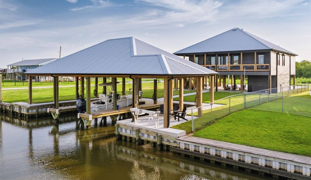 Serene Hackberry Waterfront Escape - Boat Slips + Sunrise Views