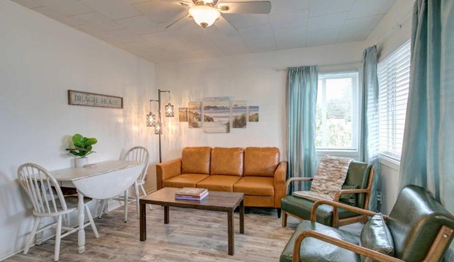 Shell Collector Cottage 2-Bed by the Sea w fireplace