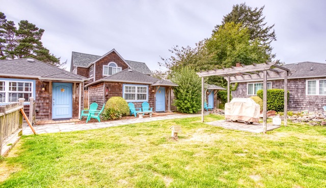 Six Cottages w/Shared Courtyard & Grill - Two Blocks to Beach Dog-Friendly