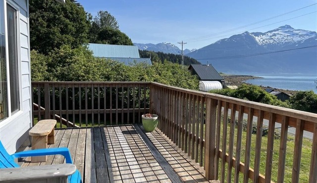 Snappers Inn cottage with water views, free bikes, washer/dryer, walk to town