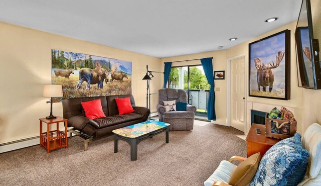 Sneaky Moose Townhome, 2BR/2BA