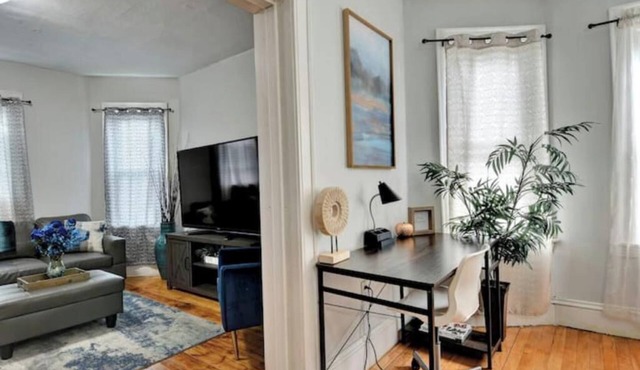 Spacious 3-bedroom apartment/close to Downtown Worcester/universities/AC