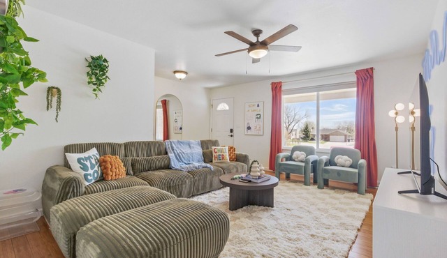 Spacious 4BD - Backyard BBQ, Fire Pit & Mini Golf