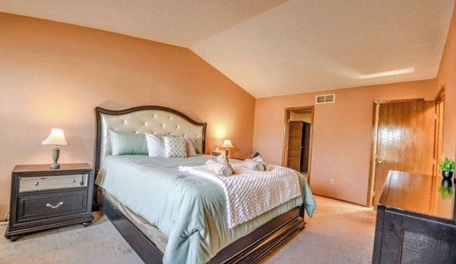 Spacious 4BDRM Home w/King Master Ste