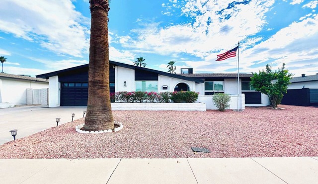 Spacious 4BR Tempe Home w/Fully-Fenced Backyard