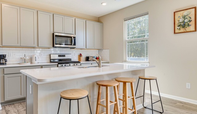 Spacious Camby Home w/Community Pool + Park!