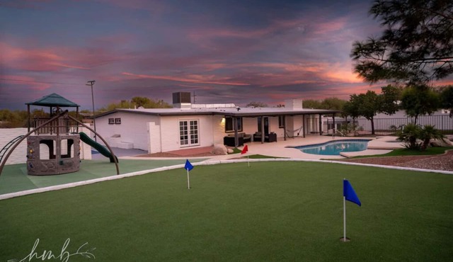 Spacious Desert Retreat: Pickleball, Pool & Spa, Putting Green, & Playground
