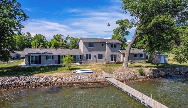 Spacious Duplex on Sandy, Private Beach! 5 Bedroom - 3.5 Bath MN Lake Cabin