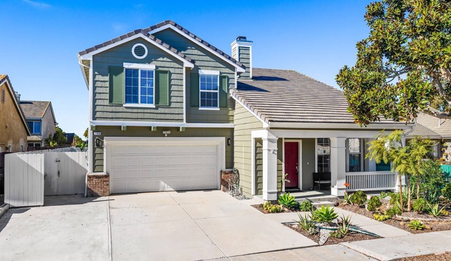 Spacious home with private yard & BBQ - 2 mi. from downtown