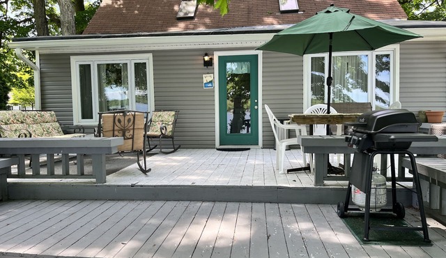 Spacious Lakefront House, Walkable to Indiana Beach