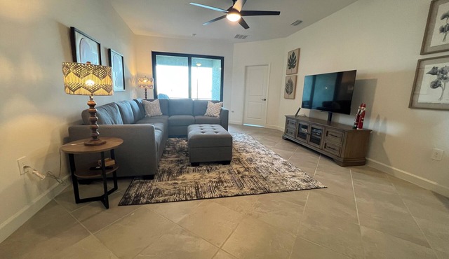 Spacious Lakefront Villa in Ft Myers, Resort Community- 2 bedrooms and office