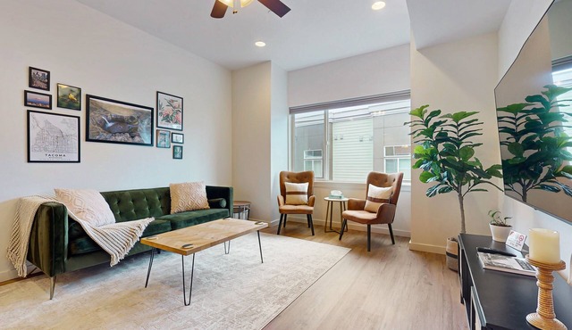 Spacious & Luxe Condo: Best Mt. Rainier Views, Near Tacoma Convention Center