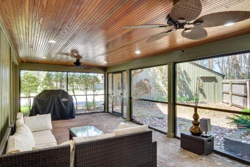 Spacious Prospect Cottage w/Deck & Scenic Views