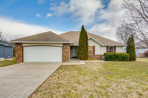 Springfield Area Retreat! Family Home w/Yard