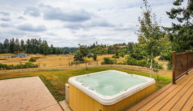 Springfield/Eugene Countryside Home w/Mtn Views!