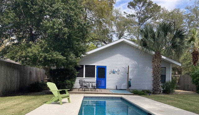 St Simons 3BR/3BA with pool near everything.