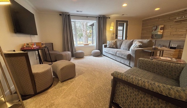 Stadium Stroll Garden Level | Walk to Football| 2 BRs · 1 Bath · Sleeps 6