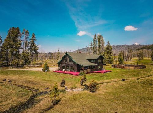 Stanley Spacious Home with Panoramic Views in Stanley