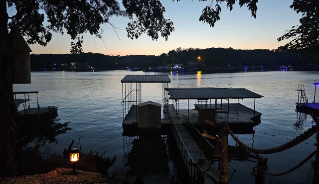 Stay, Play, Getaway. Beautiful Lake Front Home-Large private dock