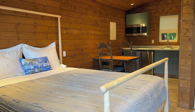 Studio Cottage (Duplex) on Waterfront Property with Beach Access - Sleeps 2 in Sooke