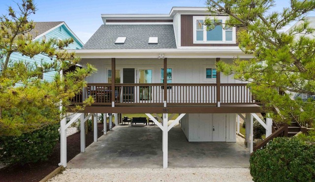 Stunning 4BR House with Hot Tub & Putting Green - the Ultimate Coastal Retreat