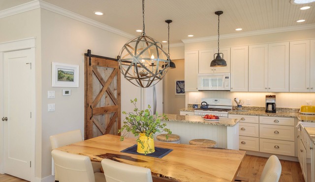 Stunning waterfront 4BR home: fantastic Sound views & NEW dry sauna
