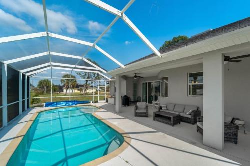 Sun-Soaked & Tranquil Getaway Relaxing Pool Area