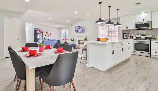 Sunny Simi Valley Long Term Stays Dedicated Workplace Jacuzzi Temporary Home
