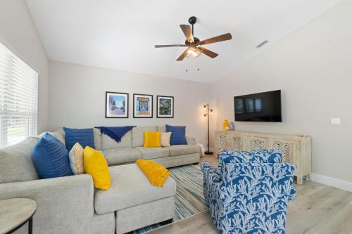 SunRay Cottage - Minutes to Downtown & Beaches