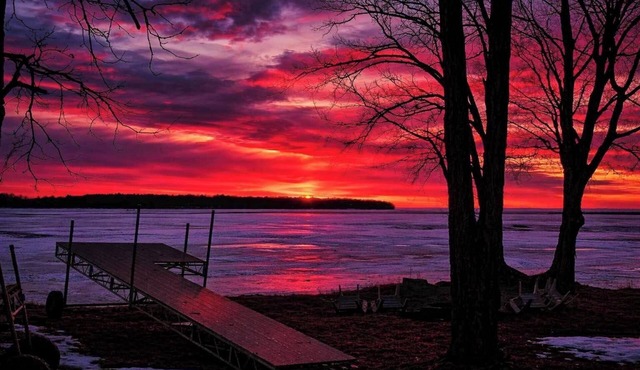 Sunset Harbor Retreat,3 bed, 2 bath w/private launch and dock in charming Isle