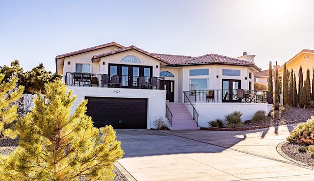 Sunset Mesa Hideaway-Lake Powell Views, Game Room & 3 Decks,Near Antelope Canyon