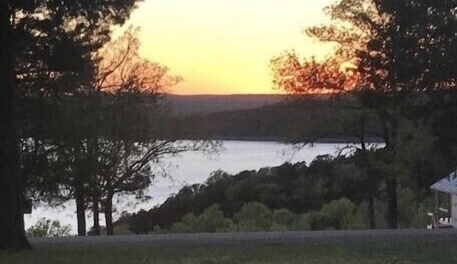 Sunset View- Private retreat with lake view on 2 acres , minutes to lake