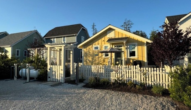 Sunshine Cottage – two nights available for the 4th of July