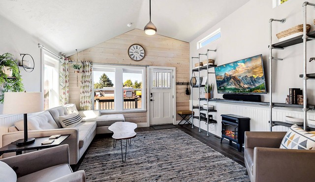 Sweet Seaview Home: Near Beach & Trailhead!