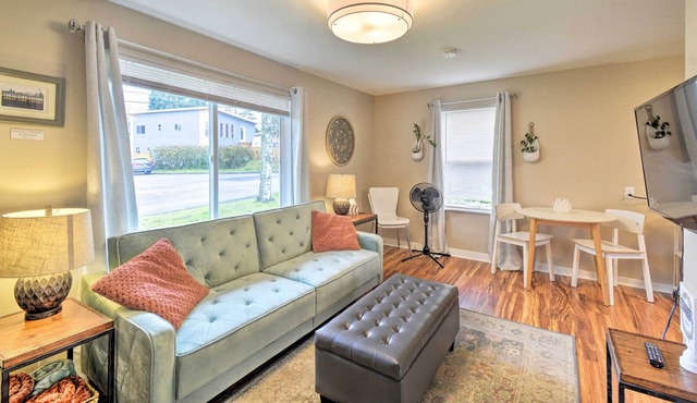 Tacoma Cottage w/ Fire Pit - Walk to Beach!