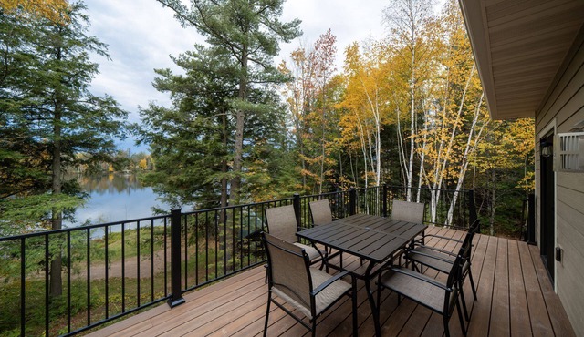 Telemark Point Deluxe Lakefront Duplex - 4br/2ba