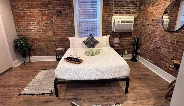 The District by Jungle House | Downtown & Short North | Walk to High Street | Near Convention Center, OSU & Nationwide Arena | Private Parking | 5,800+ Reviews
