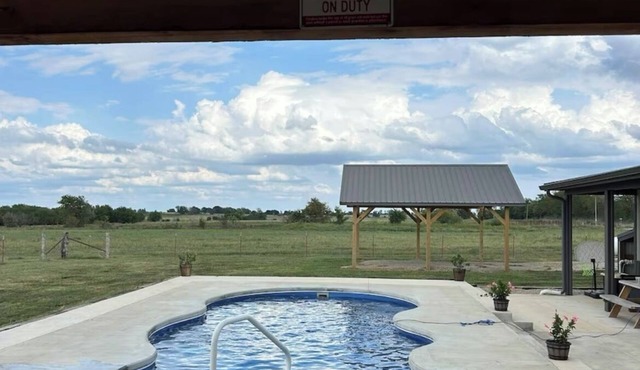The Lodge at 11 Rock Ranchn7 bedroom heat and air, wifi and pool!