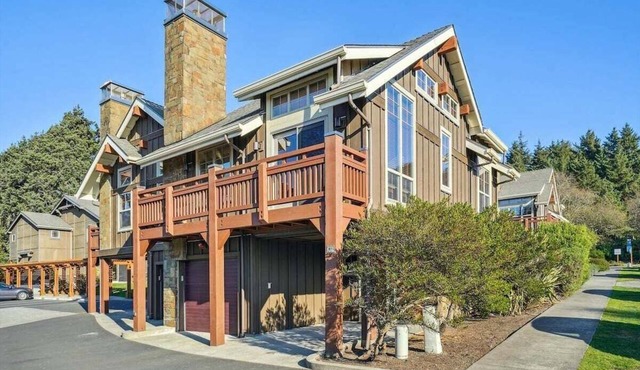 The Lodges C-2 - 1 Block to the Beach!
